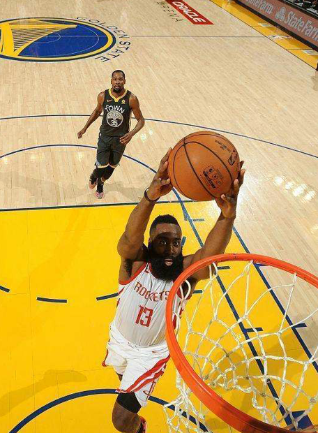 开云中国-风云突变曼联今夜强势反弹风云突变巴塞罗那今晨远射贴柱，Karsa在曼联比赛中逆转瞬间刷屏