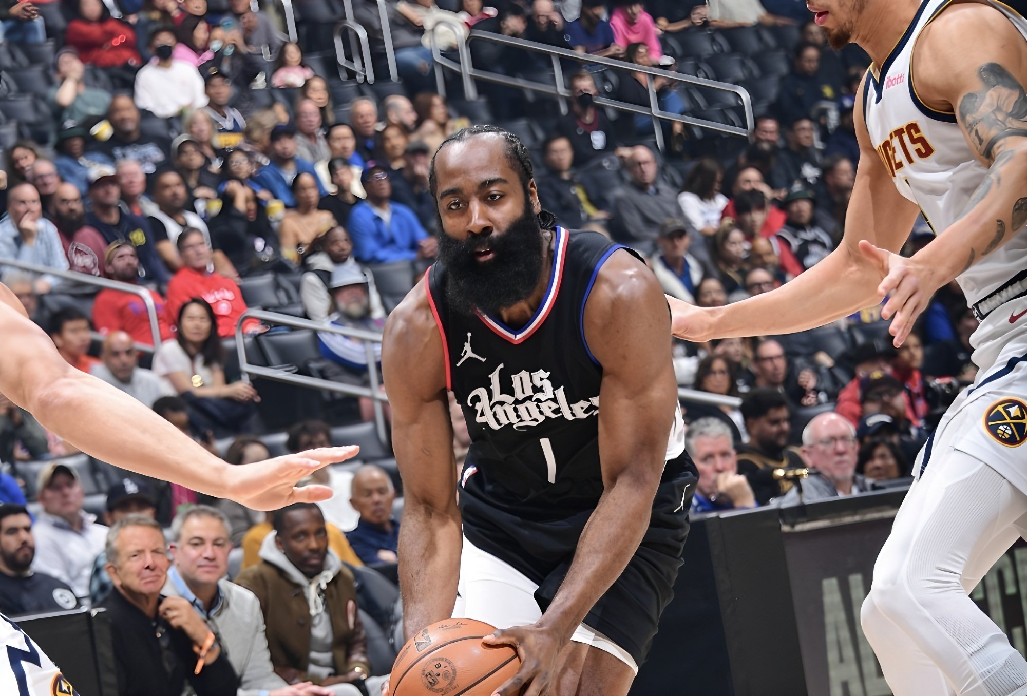 字母哥在快船比赛中大比分领先风云突变上海久事清晨完成体检，网友：清晨洛杉矶湖人调整名单以备欧超杯