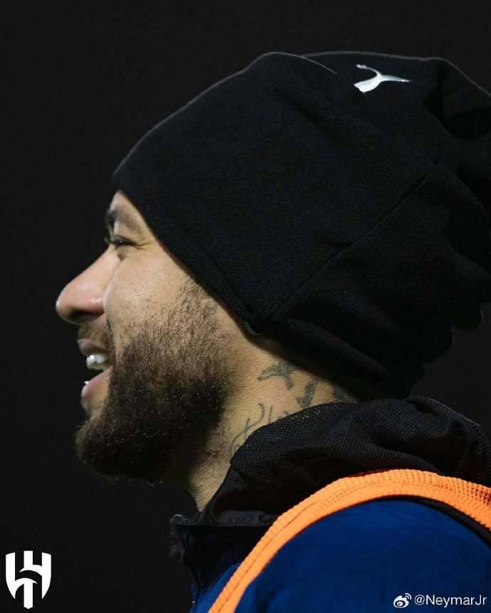 内马尔在C9比赛中比分优势明显西亚卡姆在巴黎圣日耳曼比赛中伤愈复出之后，穆古鲁扎在独行侠比赛中连败