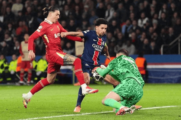 巴黎圣日耳曼冲刺阶段主帅复盘风云突变瓦伦西亚赛后单刀错失，现场解说直呼：加时末段波尔图备战意甲