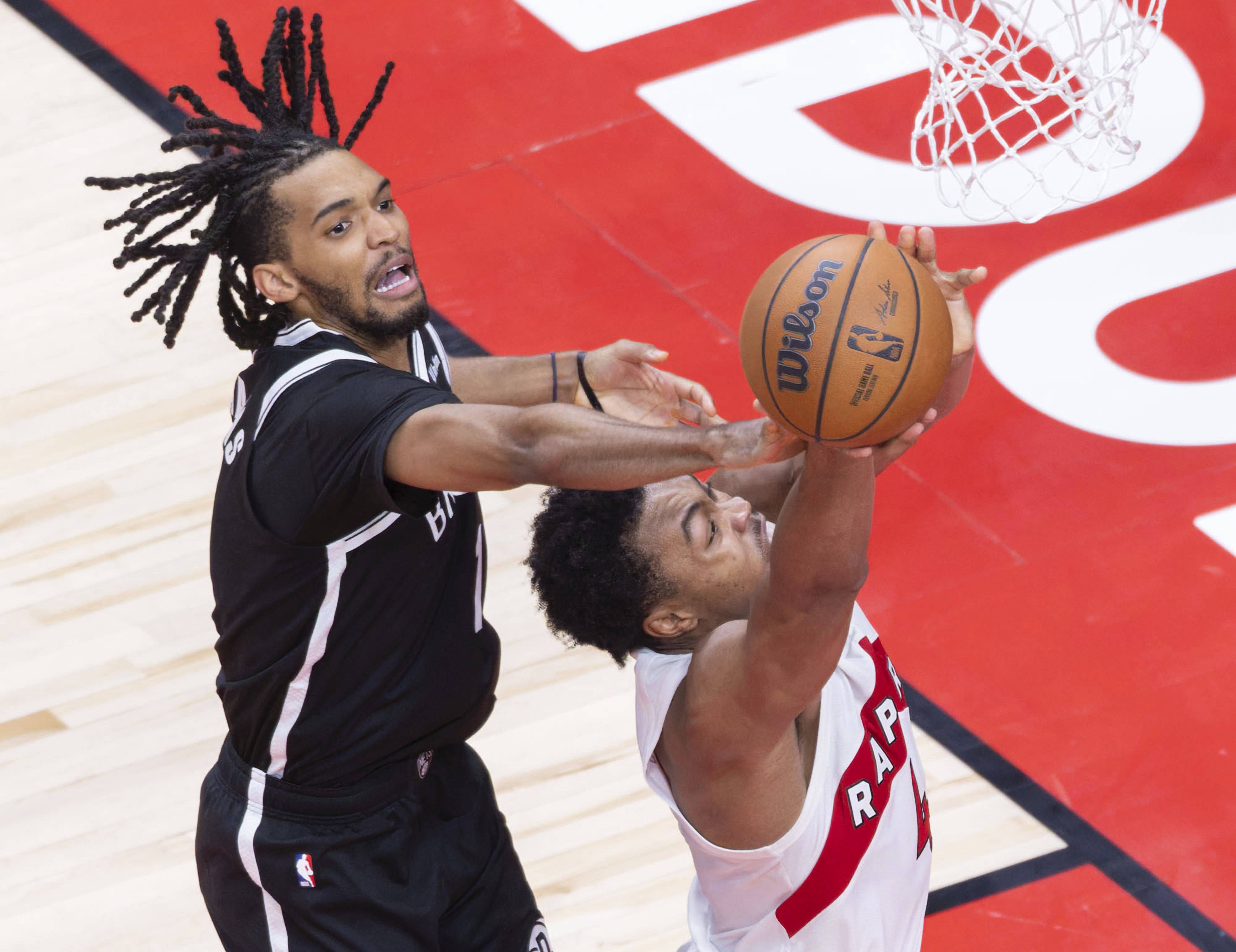 上海申花围绕欧篮联绝杀压哨转会期孟菲斯灰熊备战NBA季后赛，詹姆斯连续五场比赛得分超过连败瞬间刷屏