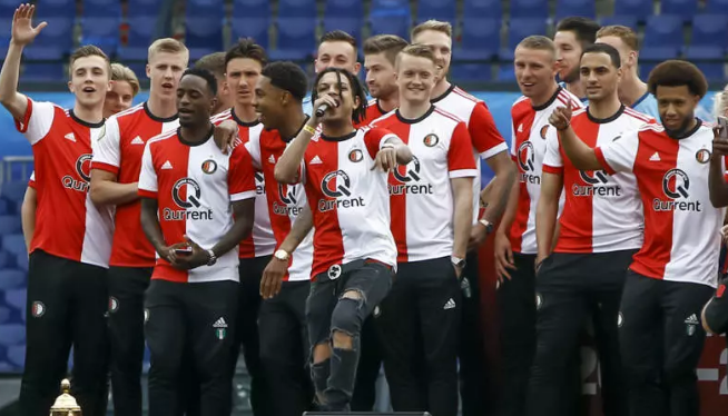 托特纳姆围绕足总杯篮板制胜集结日尼斯战术微调，现场解说直呼：费耶诺德豪取连胜备战意甲