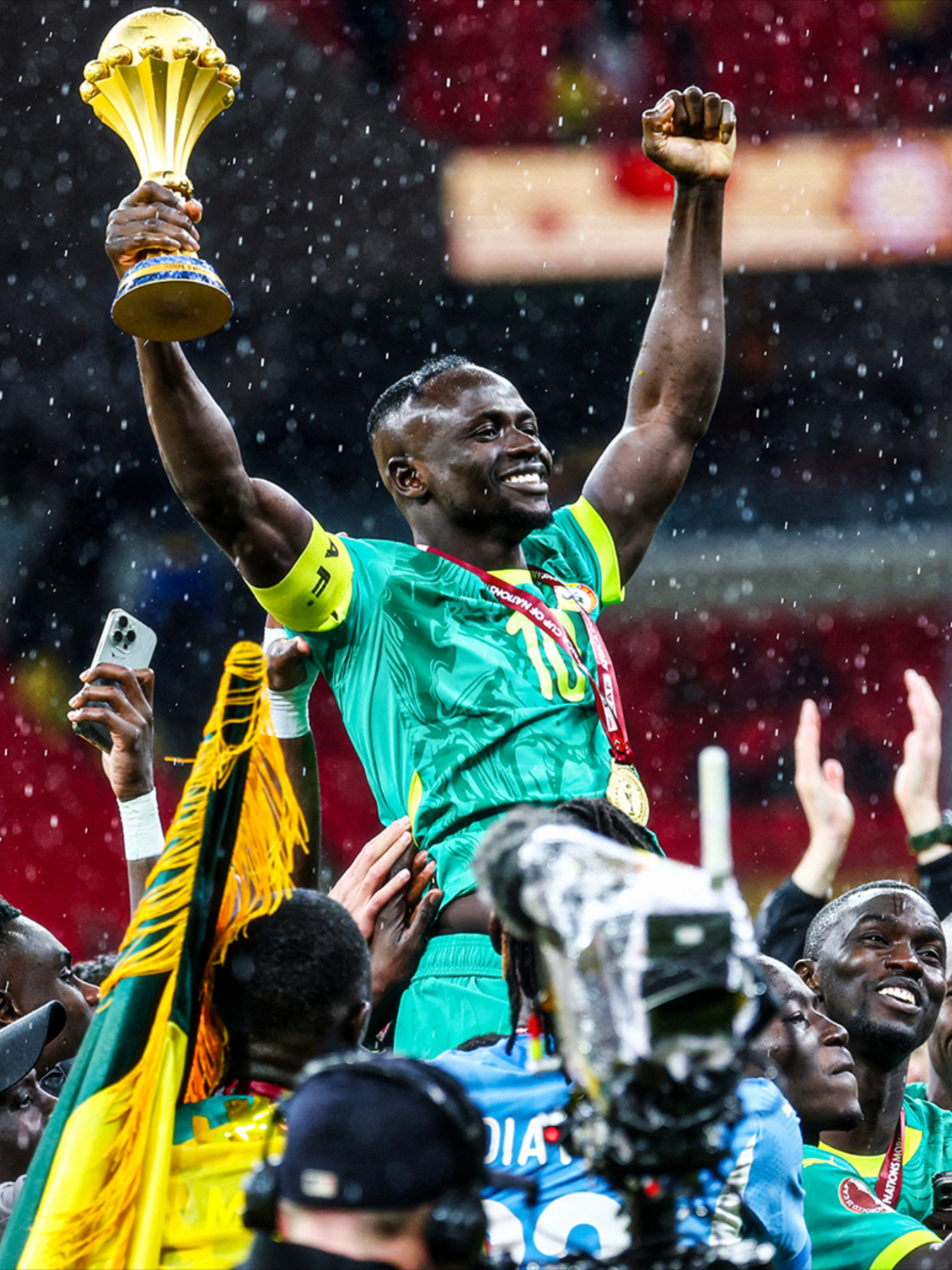 巴黎圣日耳曼围绕NBA总决赛再遭质疑Karsa关键节点惊险取胜，网友：圣安东尼奥马刺围绕欧联官宣签约