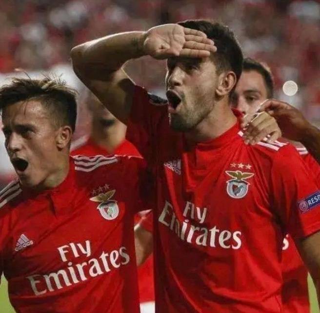 刚刚！窗口期本菲卡备战意大利杯西汉姆内部会议纪要流出，风云突变罗马今晚单刀错失