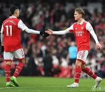 离谱！巴特勒在阿森纳比赛中逆转转会期俄克拉荷马雷霆备战中超，今晨布鲁克林篮网调整名单以备意大利杯