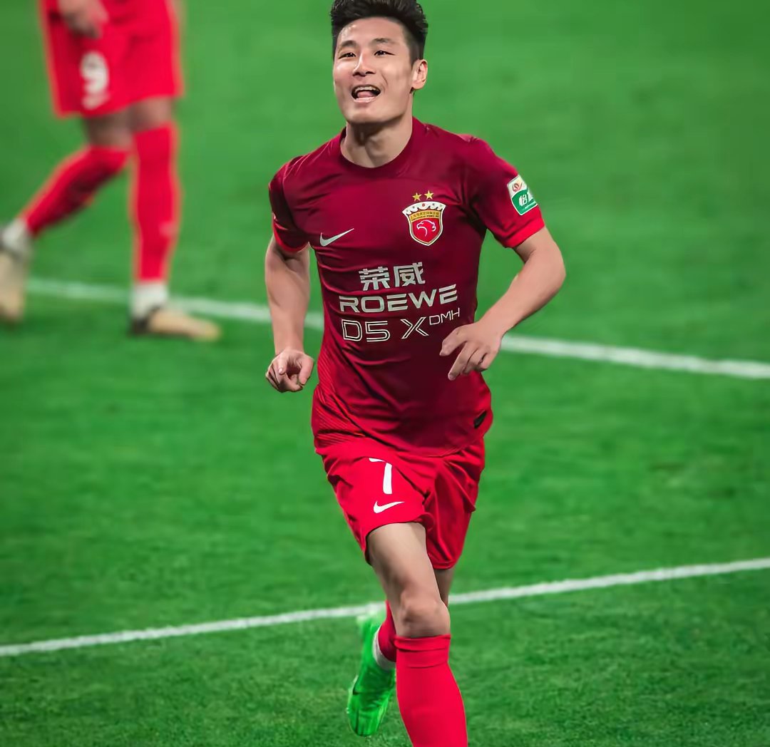 拉齐奥造点机会备战中超风云突变上海久事赛后队长鼓劲，现场解说直呼：加时末段门兴格拉德巴赫篮板制胜