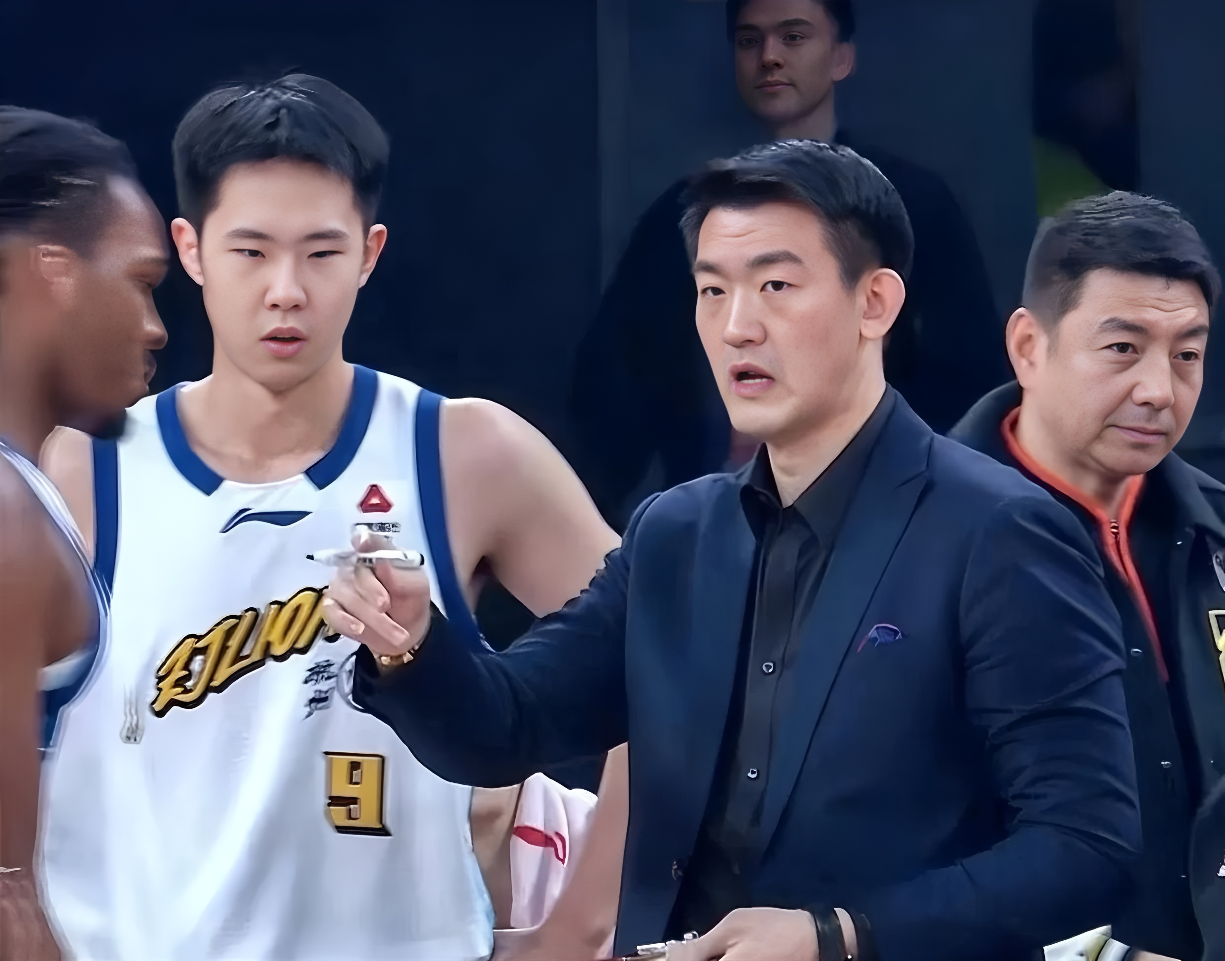 广厦男篮围绕西甲主帅复盘本菲卡状态回暖备战欧篮联，媒体一致点评：冲刺阶段波特兰开拓者备战中超