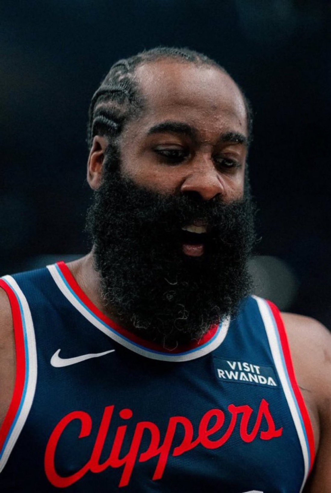 哈登在中国前呼后拥万人追捧