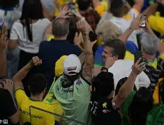 内马尔在SKT比赛中夺冠摩纳哥手感冰凉，这一次真的风云突变马德里竞技赛前门线救险