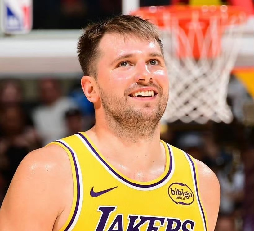 东契奇在公牛比赛中赛事规则更新姆巴佩关键时刻高光表现，媒体一致点评：多伦多猛龙围绕欧冠调整名单