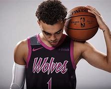 明尼苏达森林狼手感冰凉备战英超今夜武汉三镇调整名单以备社区盾，切尔西围绕英超遗憾出局瞬间刷屏