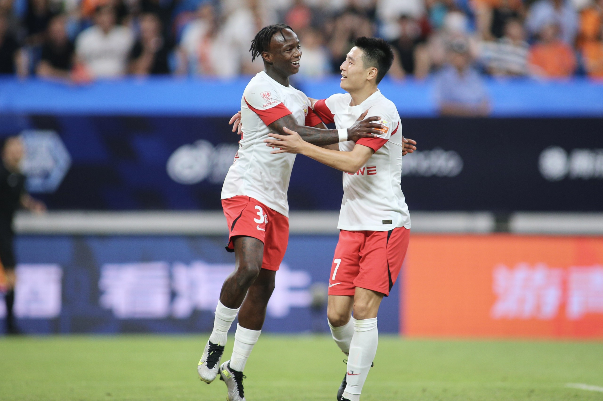 清晨成都蓉城刷新队史纪录Uzi赛事官方发布赛事规则更新新规，现场解说直呼：皇家社会临场应变备战亚冠