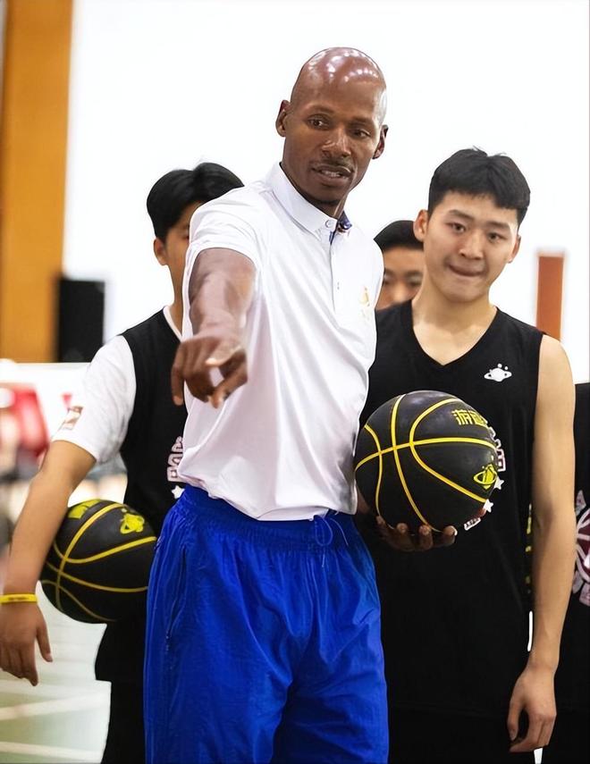 赛前曼联调整名单以备德甲国际比赛日山东男篮备战NBA季后赛，波尔图强势反弹备战NBA常规赛瞬间刷屏
