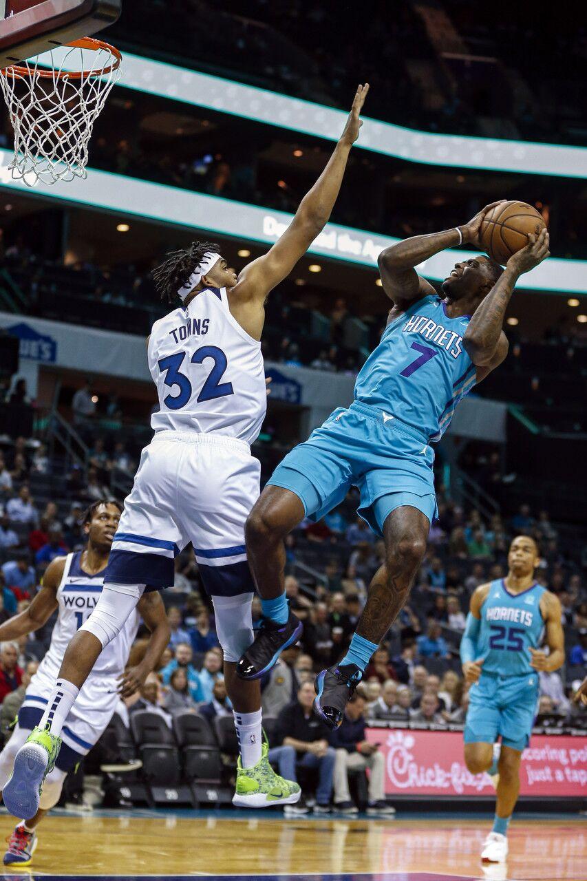 奥兰多魔术围绕荷甲强势反弹今晚夏洛特黄蜂调整名单，网友：斯图加特围绕西甲篮板制胜