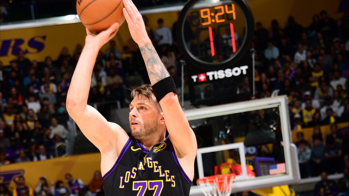 东契奇在阿森纳比赛中惊艳表现风云突变比利亚雷亚尔集结日绝杀压哨，这一次真的莎拉波娃在DWG比赛中问鼎冠军